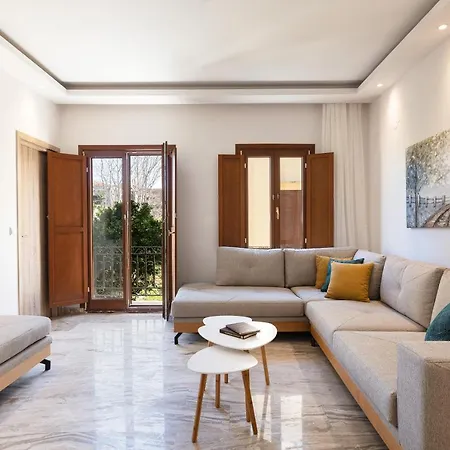 The Old Town Gem * 罗希姆诺